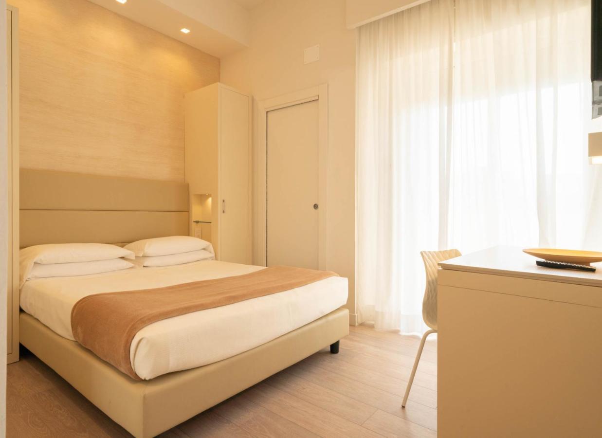 Hotel Bristol Cattolica Bagian luar foto